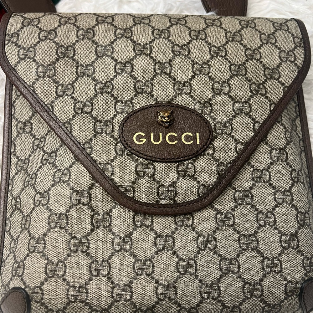 Gucci - crossbody stylish bag!